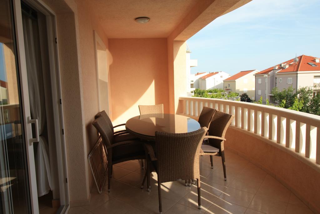 Apartment Dalmatien Traumhaus Макарска Экстерьер фото