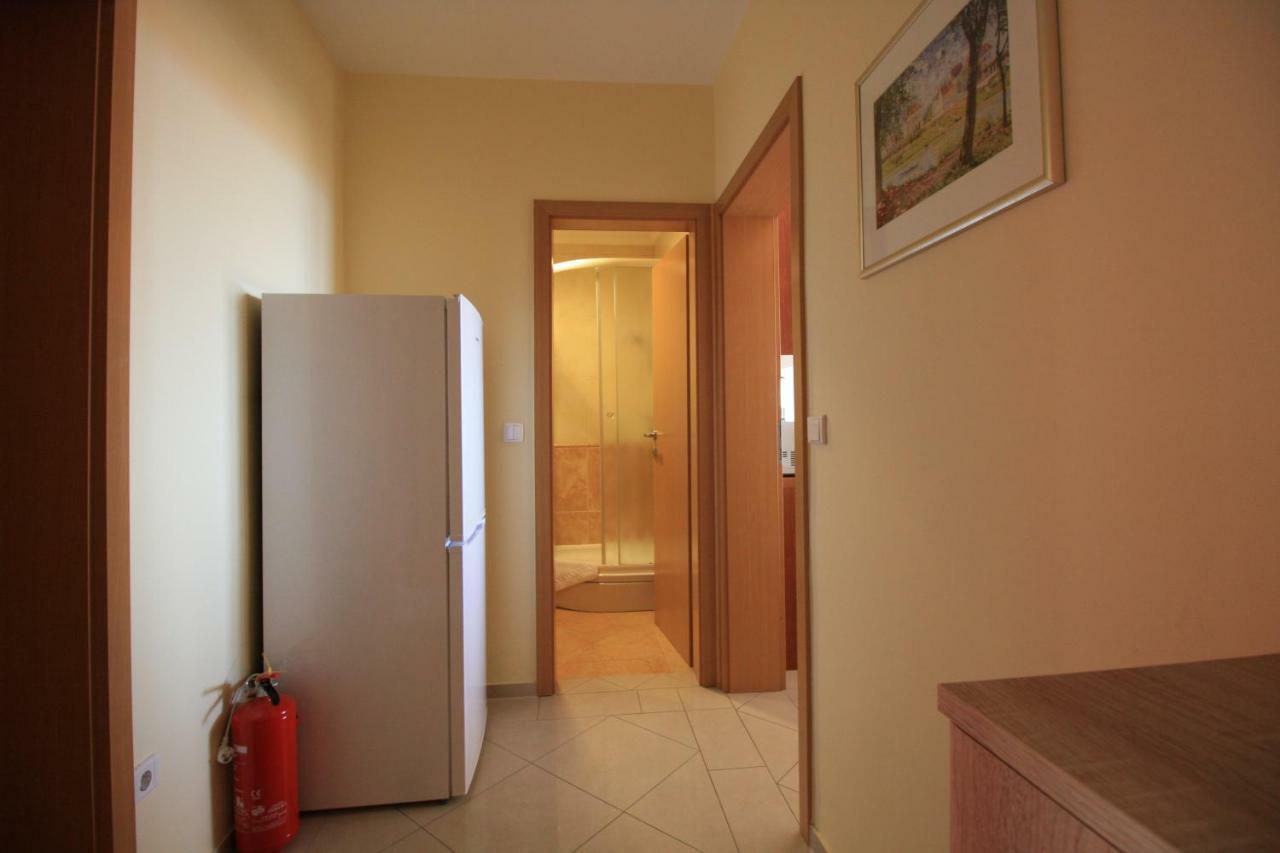 Apartment Dalmatien Traumhaus Макарска Экстерьер фото